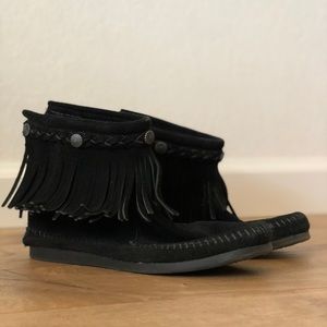 Minnetonka black fringe ankle boot 7